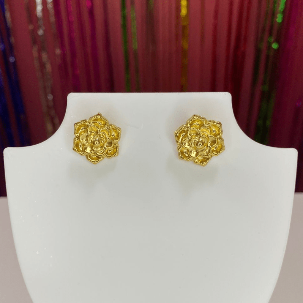 brinco de flor detalhada dourado