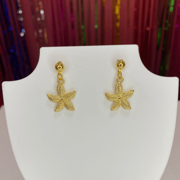 brinco estrela do mar detalhada dourado