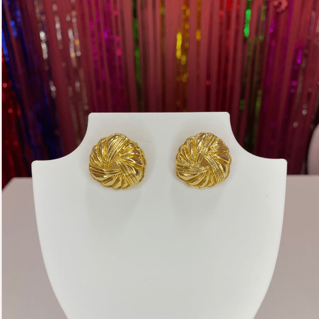 brinco oval dourado