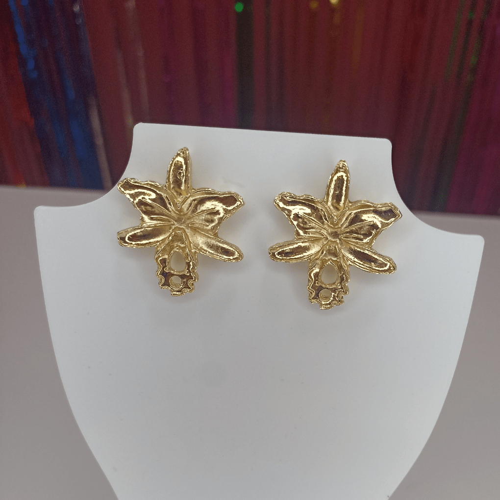 brinco flor média dourado