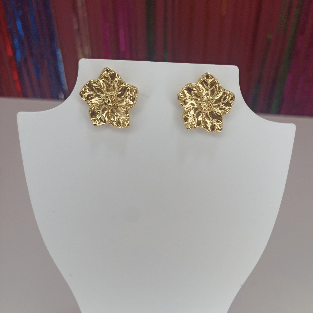 brinco flor pequeno dourado