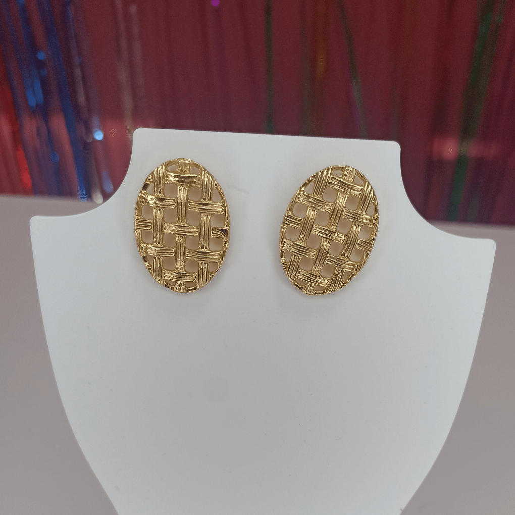 brinco oval dourado