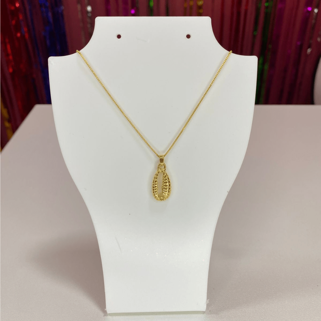 colar de concha dourado