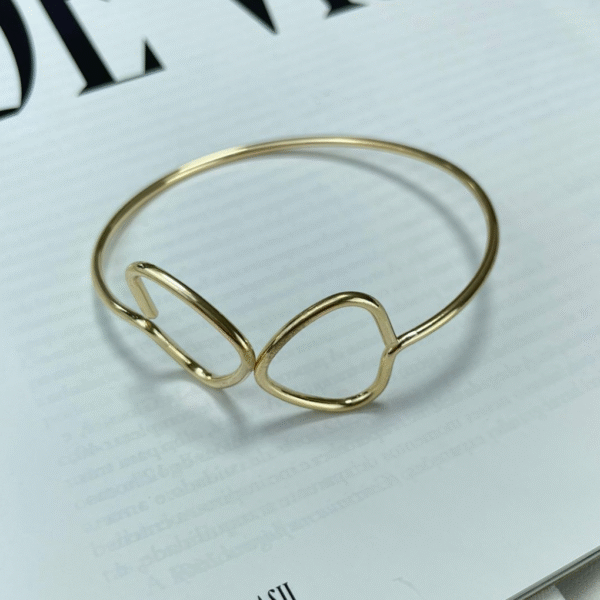 bracelete triângulo dourado